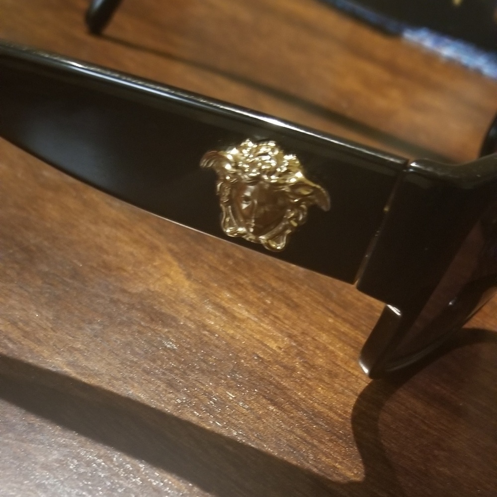 Polarized Versace - Picture 4 of 4